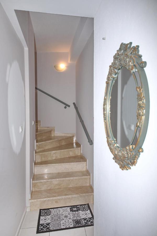 Port View Apartment